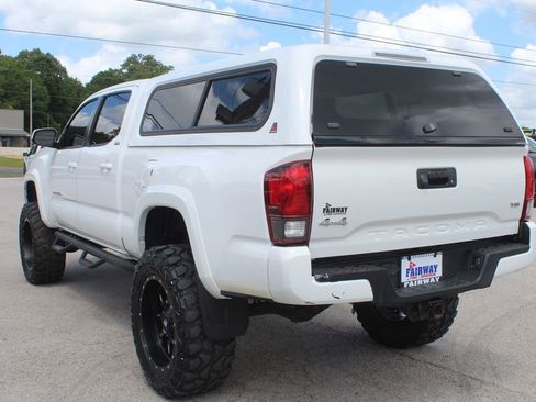Used 2019 Toyota Tacoma SR5 image 9