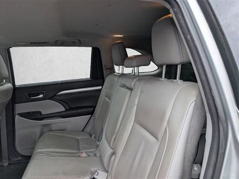 Used 2017 Toyota Highlander XLE image 17