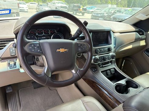 Used 2019 Chevrolet Suburban LT RWD image 8