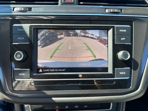 Used 2020 Volkswagen Tiguan S image 31