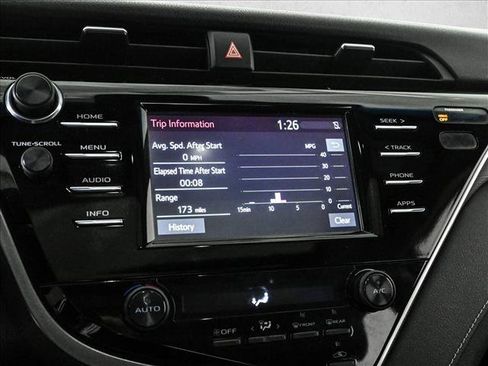 Used 2018 Toyota Camry SE w/ Moonroof Package FWD image 13
