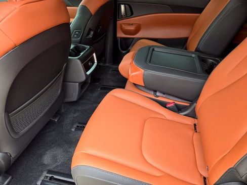 New 2026 Kia Carnival EX FWD image 21