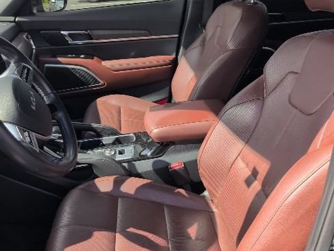 Used 2024 Kia Telluride EX w/ EX Captain's Chair Package FWD image 13