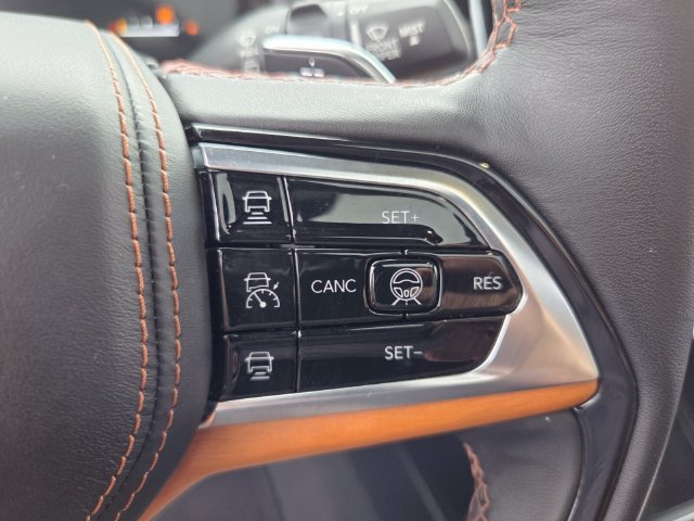 Used 2024 Jeep Grand Cherokee Summit AWD/4WD image 23