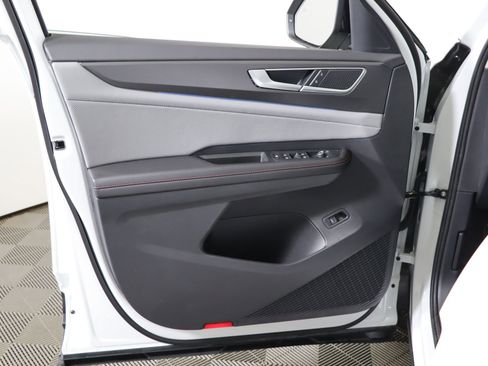 Used 2025 Volkswagen Atlas Peak Edition SE image 41