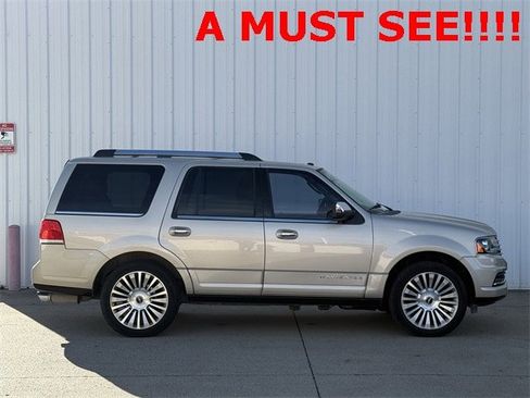 Used 2017 Lincoln Navigator Reserve image 3
