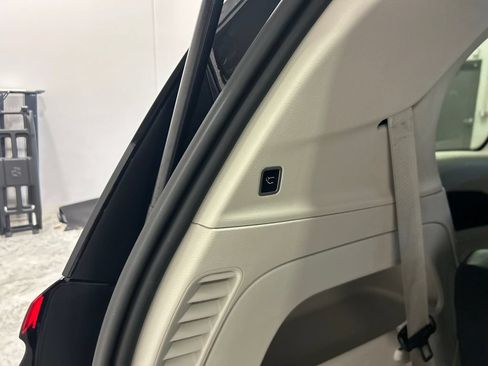 Used 2023 Chrysler Pacifica Touring-L FWD image 32