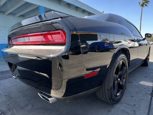 Used 2013 Dodge Challenger R/T image 3