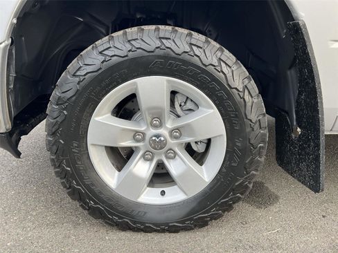 Used 2017 RAM 1500 Classic SLT w/ Luxury Group image 9