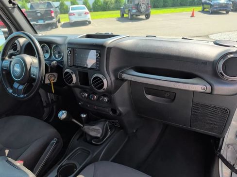 Used 2015 Jeep Wrangler Sport w/ Quick Order Package 23S AWD/4WD image 8