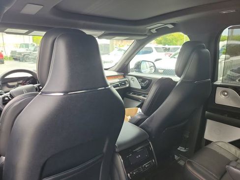 Used 2025 Lincoln Aviator Black Label AWD/4WD image 17