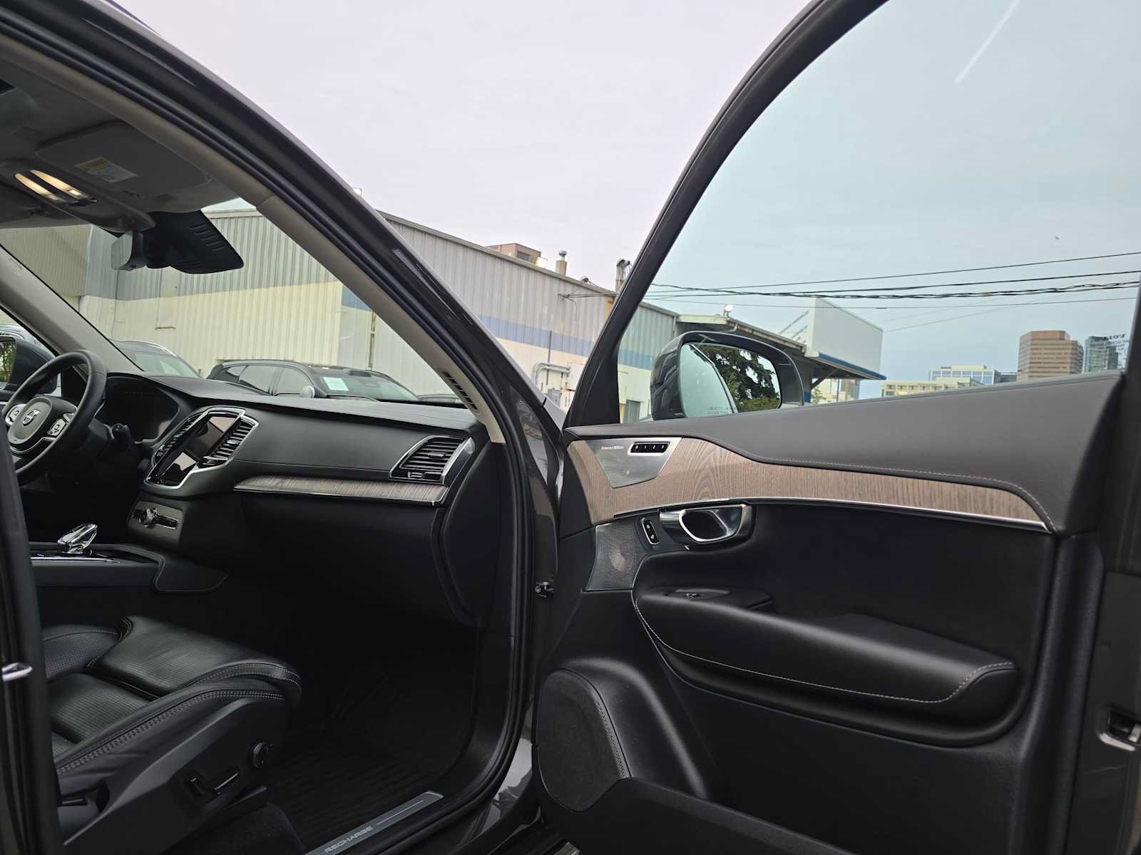 Used 2023 Volvo XC90 T8 Ultimate AWD/4WD image 11