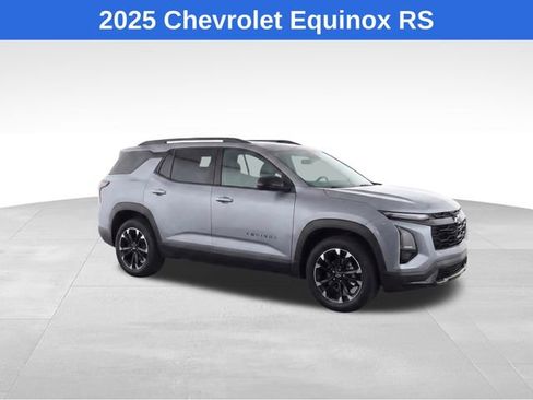 Used 2025 Chevrolet Equinox RS image 2