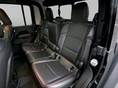 Used 2023 Jeep Gladiator Rubicon w/ Cold Weather Group AWD/4WD image 20