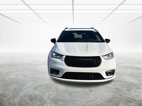 New 2025 Chrysler Pacifica Limited image 8