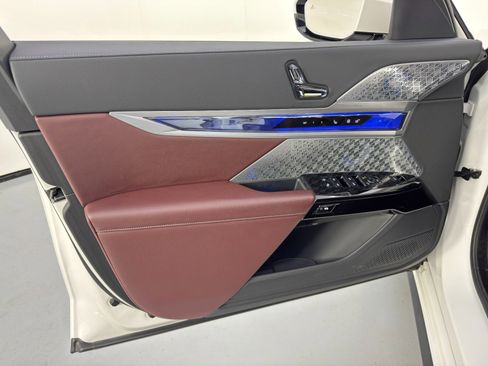 Used 2023 BMW i7 xDrive60 w/ Executive Package 2 image 54