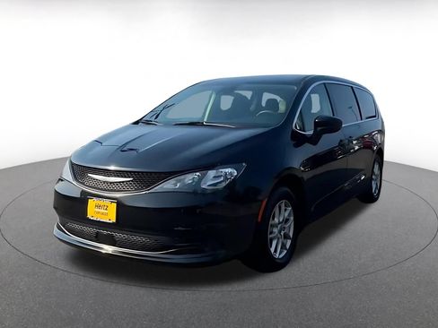 Used 2024 Chrysler Voyager LX FWD image 5