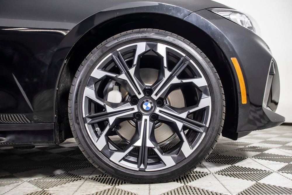 Used 2025 BMW 330i Sedan w/ Convenience Package RWD image 40