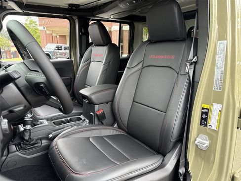 New 2025 Jeep Wrangler Unlimited Rubicon w/ Steel Bumper Group image 11