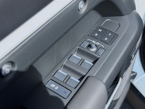 New 2026 Land Rover Defender 110 X-Dynamic SE AWD/4WD image 23
