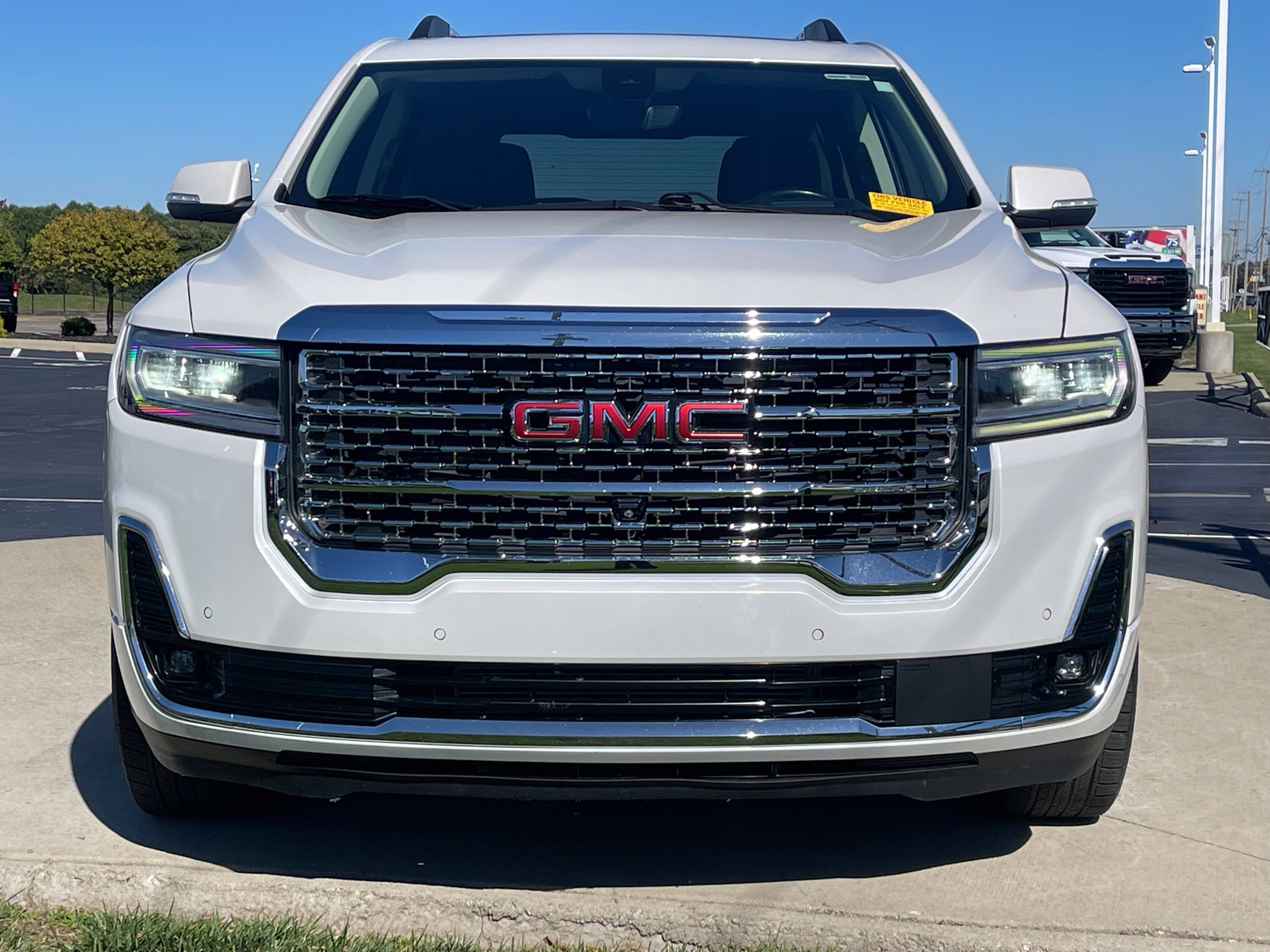 Used 2022 GMC Acadia Denali w/ Denali Ultimate Package FWD image 2