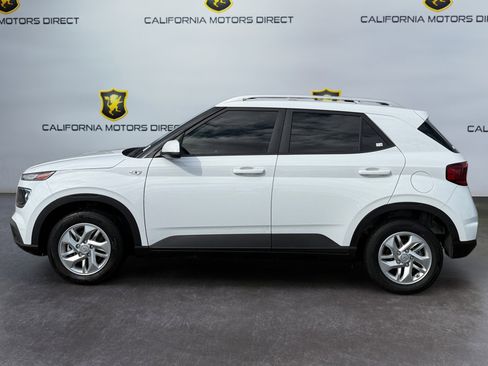 Used 2020 Hyundai Venue SEL image 2