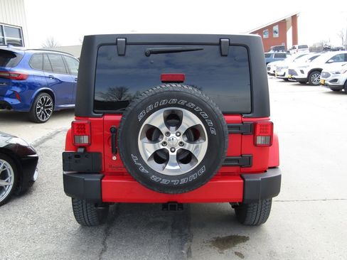 Used 2018 Jeep Wrangler Unlimited Sahara image 4