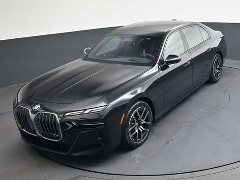 Used 2025 BMW 760i xDrive w/ Luxury Rear Seating Package AWD/4WD image 27