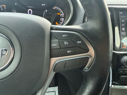 Used 2020 Jeep Grand Cherokee Limited w/ Luxury Group II image 17