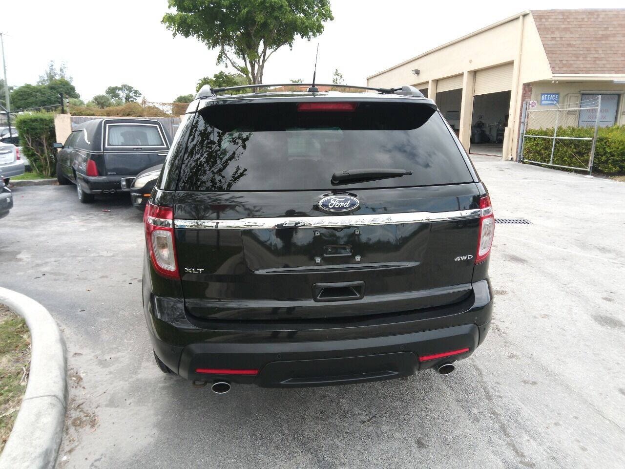 Used 2015 Ford Explorer XLT w/ Equipment Group 201A AWD/4WD image 4