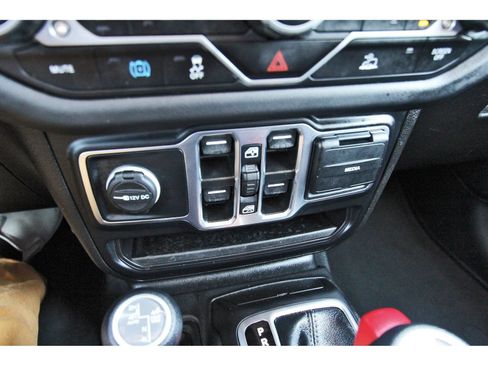 Used 2024 Jeep Wrangler Unlimited Sahara AWD/4WD image 27