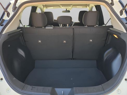 Used 2023 Nissan Leaf S image 8