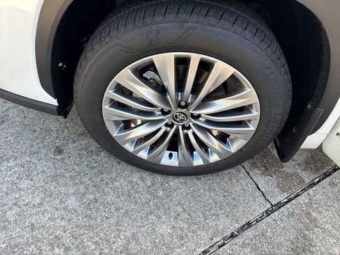 New 2026 Toyota Highlander Platinum AWD/4WD image 31