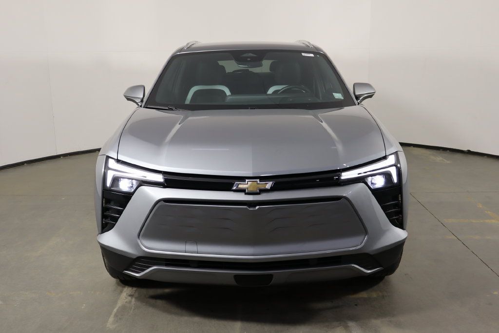 Used 2024 Chevrolet Blazer EV LT AWD/4WD image 2