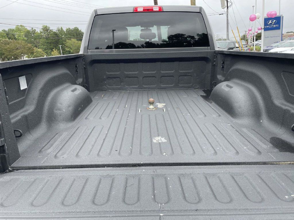 Used 2022 RAM 2500 Tradesman w/ Chrome Appearance Group AWD/4WD image 8