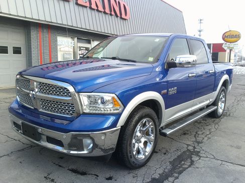 Used 2017 RAM 1500 Laramie w/ Convenience Group image 12