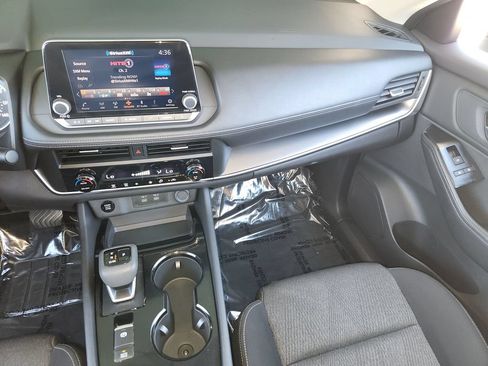 Used 2025 Nissan Rogue SV FWD image 17