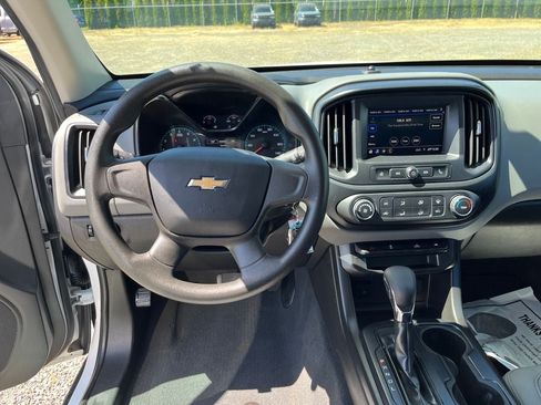 Used 2022 Chevrolet Colorado W/T RWD image 16