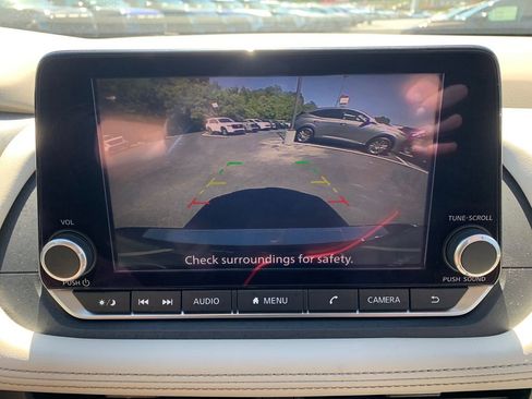 Used 2025 Nissan Rogue SV FWD image 16