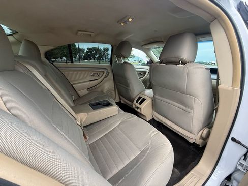 Used 2016 Ford Taurus SE FWD image 7