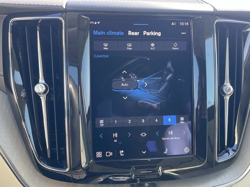 Used 2023 Volvo XC60 B5 Ultimate w/ Climate Package image 29