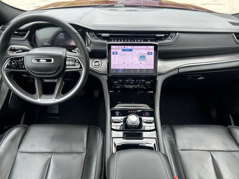 Used 2023 Jeep Grand Cherokee Overland w/ Luxury Tech Group IV AWD/4WD image 18