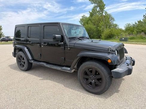 Used 2014 Jeep Wrangler Unlimited Sahara w/ Dual Top Group AWD/4WD image 4