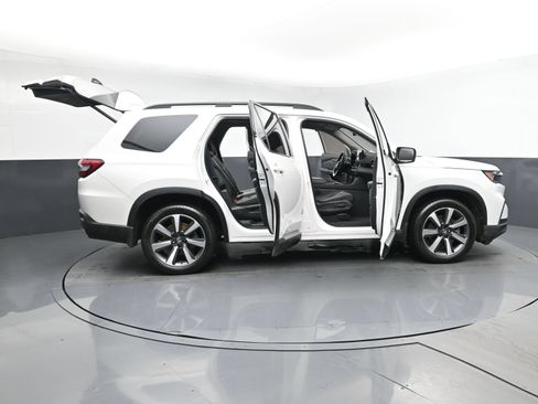 Used 2023 Honda Pilot Touring image 30