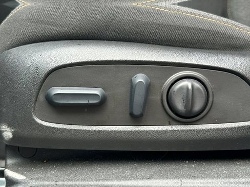Used 2022 Chevrolet Equinox LT FWD image 32