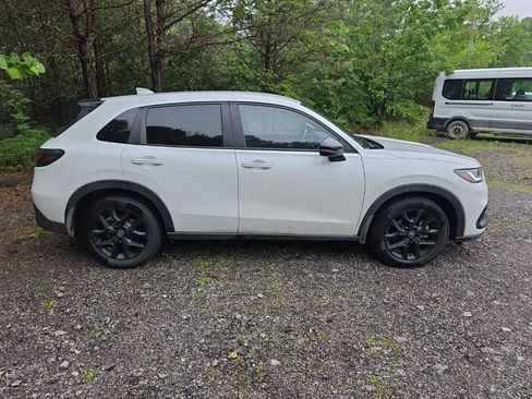Used 2023 Honda HR-V Sport image 2