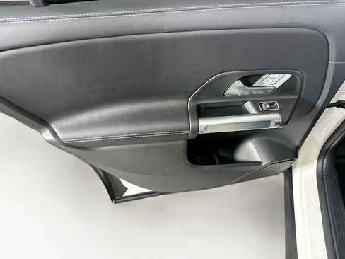 Used 2025 Mercedes-Benz GLB 250 image 24
