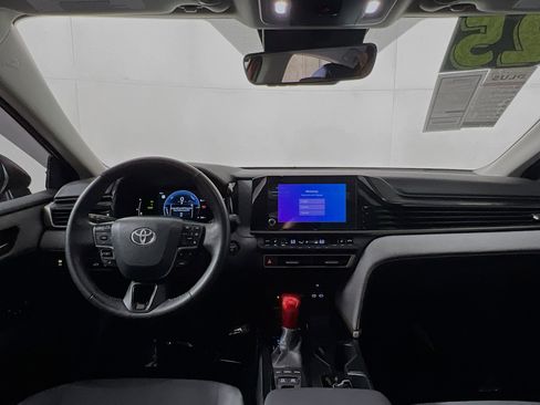 Used 2025 Toyota Camry LE w/ Convenience Package FWD image 30