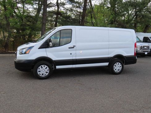 Used 2019 Ford Transit 250 130 Low Roof image 4