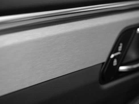 Used 2025 Porsche Macan image 48